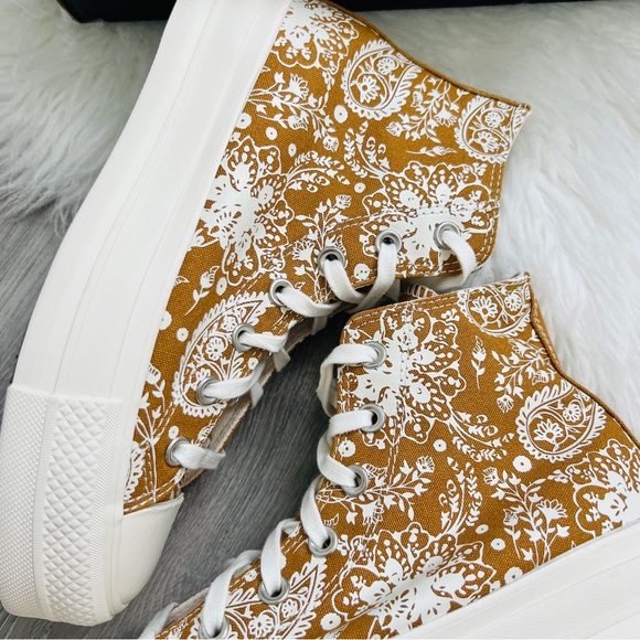 NWT Converse Chuck Taylor All Star Lift Hi Women’s Shoes - Picture 4 of 8